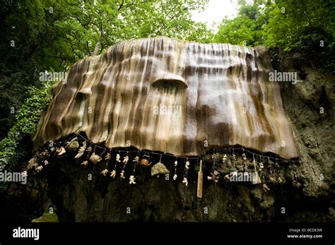 MOTHER SHIPTONS PETRIFYING WELL KNARESBOROUGH YORKSHIRE ENGLAND Stock ...