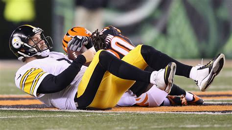 Ben Roethlisberger injury: Steelers QB leaves game after sack - Sports ...