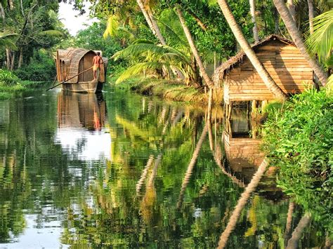 5-five-5: Kerala Backwaters (India).