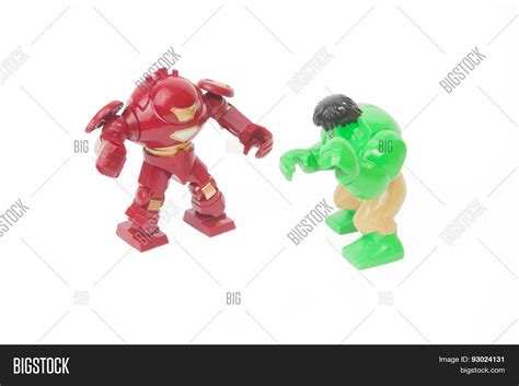 Hulk Vs Iron Man Image & Photo (Free Trial) | Bigstock