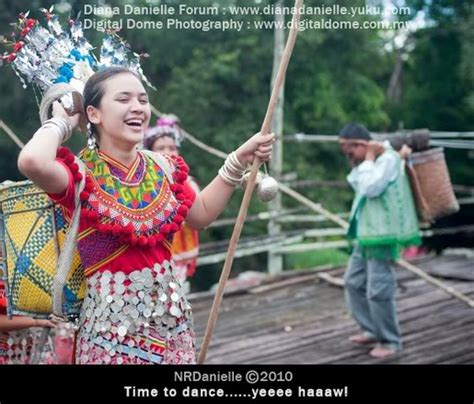 invisiblelady: Traditional Dance - Ngajat Iban from Sarawak and ibanese ...