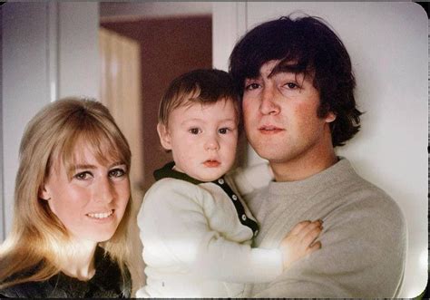 John Lennon with wife #1 Cynthia and son #1 Julian (around 1965). | John lennon beatles, Beatles ...