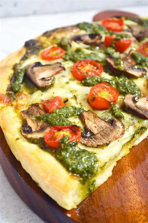 Mushroom Pesto Pizza - Jaja Bakes - jajabakes.com