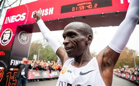 Eliud Kipchoge Breaks 2-Hour Marathon Time in These Nike Shoes – Footwear News