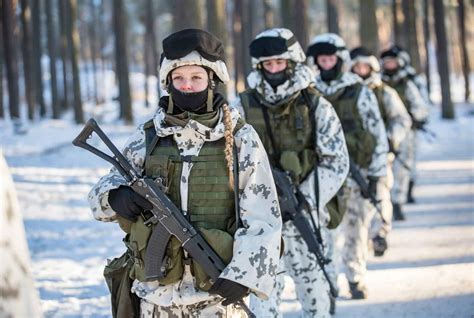 Армія Фінляндії: у казармах спільно проживатимуть чоловіки та жінки