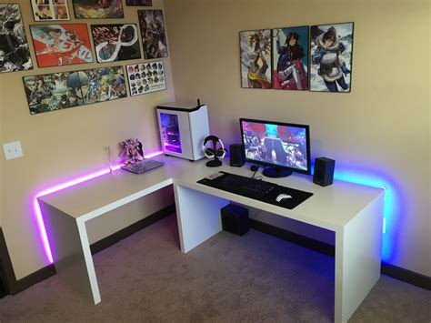 New Apartment New Setup. My Black/White Battlestation | Gaming room ...