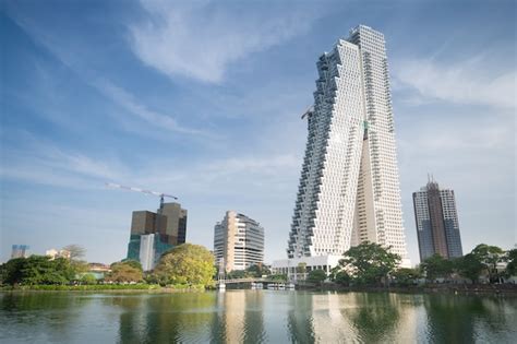 Lotus tower in colombo city skyline, colombo, sri lanka | Premium Photo