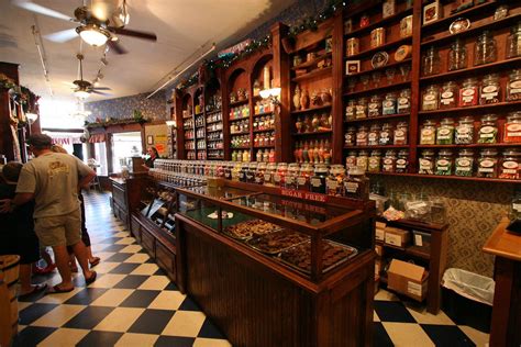 An old-fashioned candy store. | Candy store display, Candy store design ...