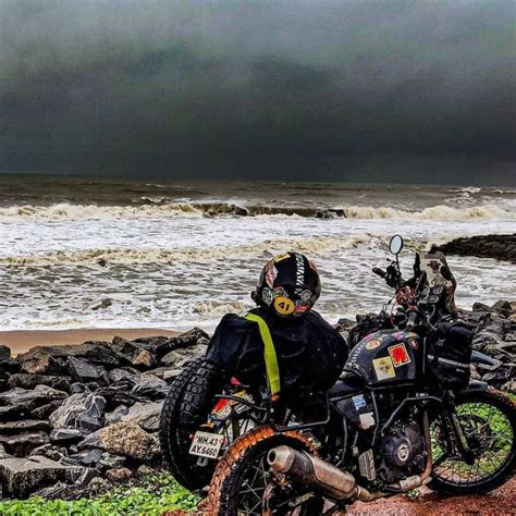 Maravanthe Beach in Karnataka😍😍😍 It is a uniquely positioned beach in Coastal Karnataka with ...