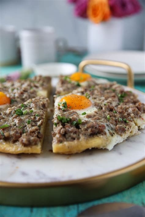 Biscuits and Gravy Breakfast Pizza - PaleOMG