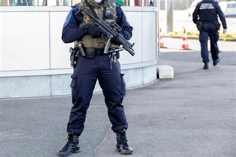 Swiss police make series of terror arrests - SWI swissinfo.ch