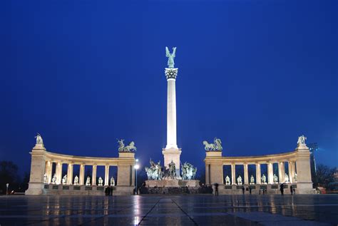 File:The Millennium Monument in Heroes' Square, Budapest, Hungary.jpg ...