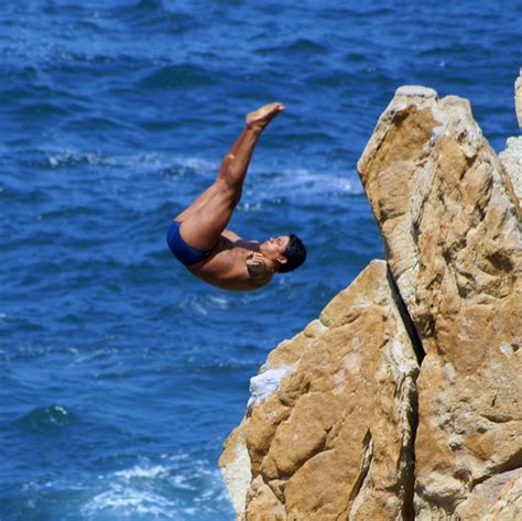 Acapulco Cliff Diver - a photo on Flickriver