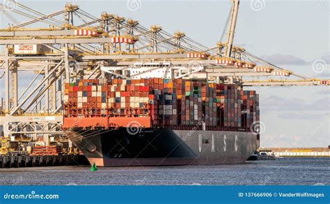 Container ship port editorial photo. Image of bulk, port - 137666906