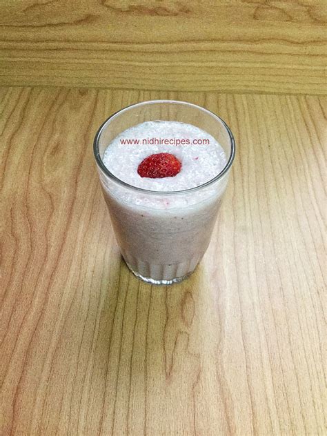 Strawberry Banana Shake - Nidhi Recipes