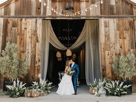 35 Ideas to Rock a Rustic-Meet-Elegant Barn Country Wedding - Elegantweddinginvites.com Blog