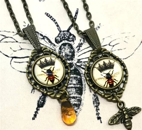 Bee Pendant Necklacebee Necklacebee Charm Necklacehoney Bee - Etsy