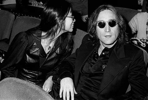 35 Vintage Photos of May Pang and John Lennon During Their Dating Days ...