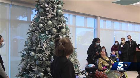 Oklahoma children's center brings Christmas to kids in hospital