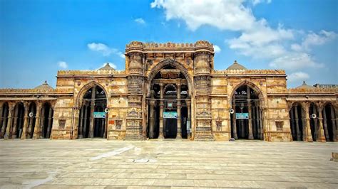 A Sneak Peek into Gujarat's amazing Architectural Wonders - Goats On Road