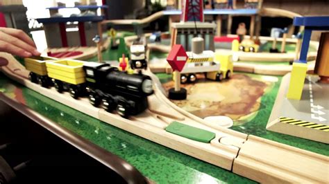 Toys "R" Us City Central Imaginarium Train Table (2011 Holiday Commercial) - YouTube