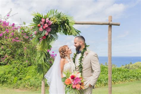 View Maui Wedding Photography by Top Photographers in Maui, HI