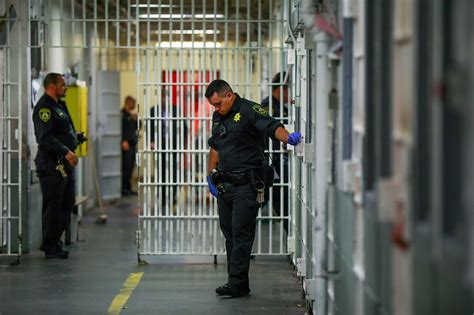 Worried SF's jail could fail in the Big One, Breed orders inmates moved ...