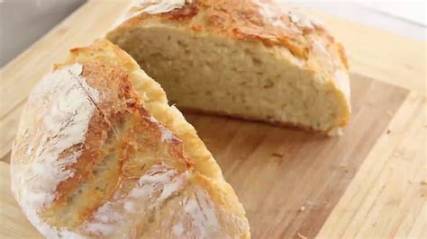 Easy Crusty French Bread - YouTube