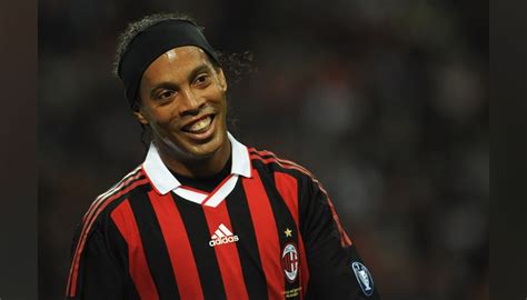 Ronaldinho's AC Milan Match-Issue/Worn Shirt, 2009/10 Season - CharityStars