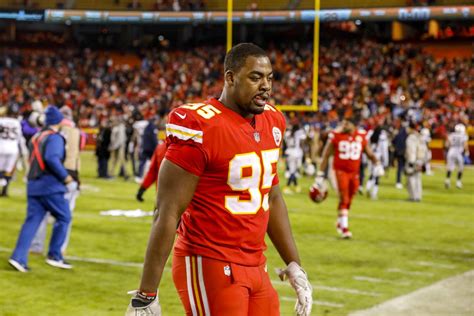 Chris Jones injury: Chiefs DT officially questionable for AFC ...