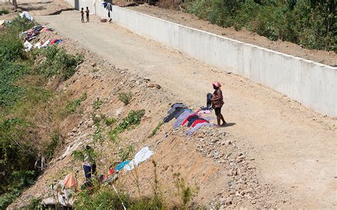 Dominican Republic border wall promotes political division