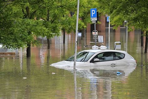 Flash flooding kills at least five in northern Italy, Grand Prix canceled