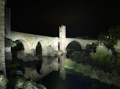 Pont Medieval de Besalú / Puente Medieval de Besalú / Besalú Middle ...