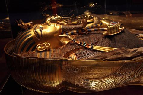 St. Louis Science Center exhibition gives a peek inside King Tut's tomb ...