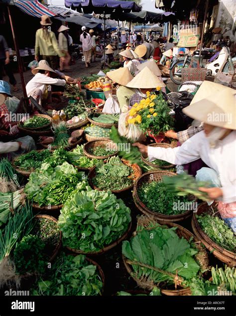 Central market building hoi an hi-res stock photography and images - Alamy