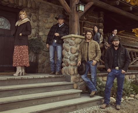 'Yellowstone' Season 2 Cast - 'Yellowstone' Show Cast Info, New Actors ...