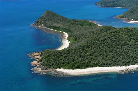 Little Lindeman Island, Lindeman Island National Park Queensland | National parks, Australia, Island