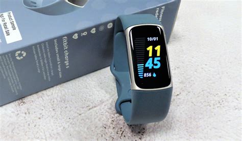 When Did The Fitbit Charge 5 Come Out | CellularNews