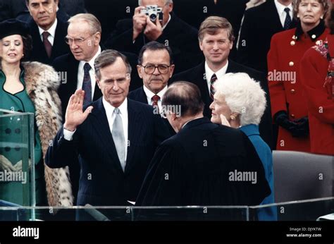 US Supreme Court Chief Justice William Rehnquist administers the oath ...