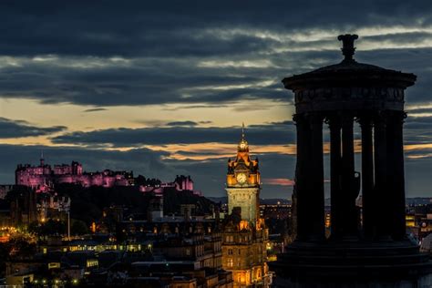 Premium Photo | Edinburgh city skyline and castle at night, scotland