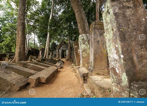 Koh Ker Temple Complex, Cambodia Stock Image - Image of kaoh, asia ...