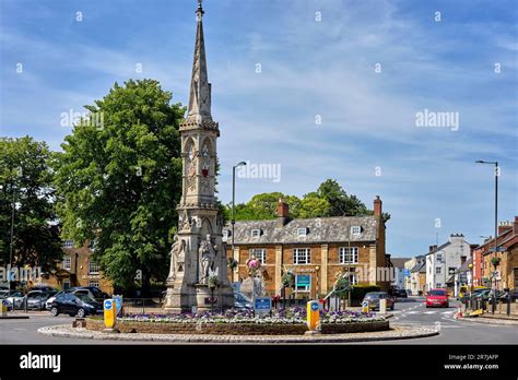 Banbury Cross town center monument. Oxfordshire England Stock Photo - Alamy