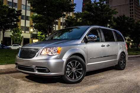 Chrysler Minivans Celebrate 30 Years With Special-Edition Models