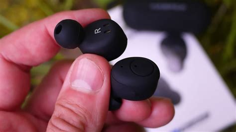 Best Wireless Earbuds for Small Ears 2021 : Reviews & Buyer's Guide ...