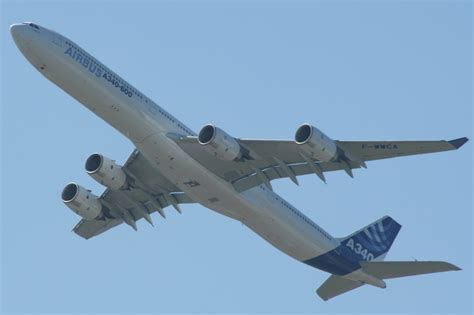 File:Airbus A340-600 at the 2006 Farnborough Airshow.jpg - Wikimedia Commons