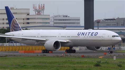 United Airlines Boeing 777-300ER N2332U Landing and Takeoff [NRT/RJAA] - YouTube