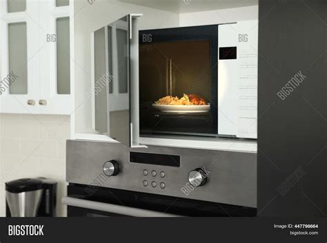 Open Microwave Oven Image & Photo (Free Trial) | Bigstock