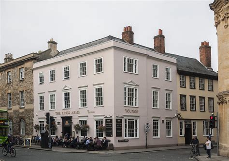 Oxford Pubs: The King's Arms. How to Visit, What to Order and See