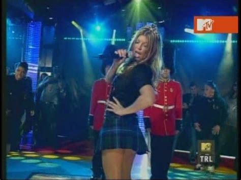 Live Performance Music Videos: Fergie - London Bridge (Live @ TRL)