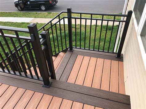 Custom curved deck with aluminum railings - Picture 7556 | Decks.com